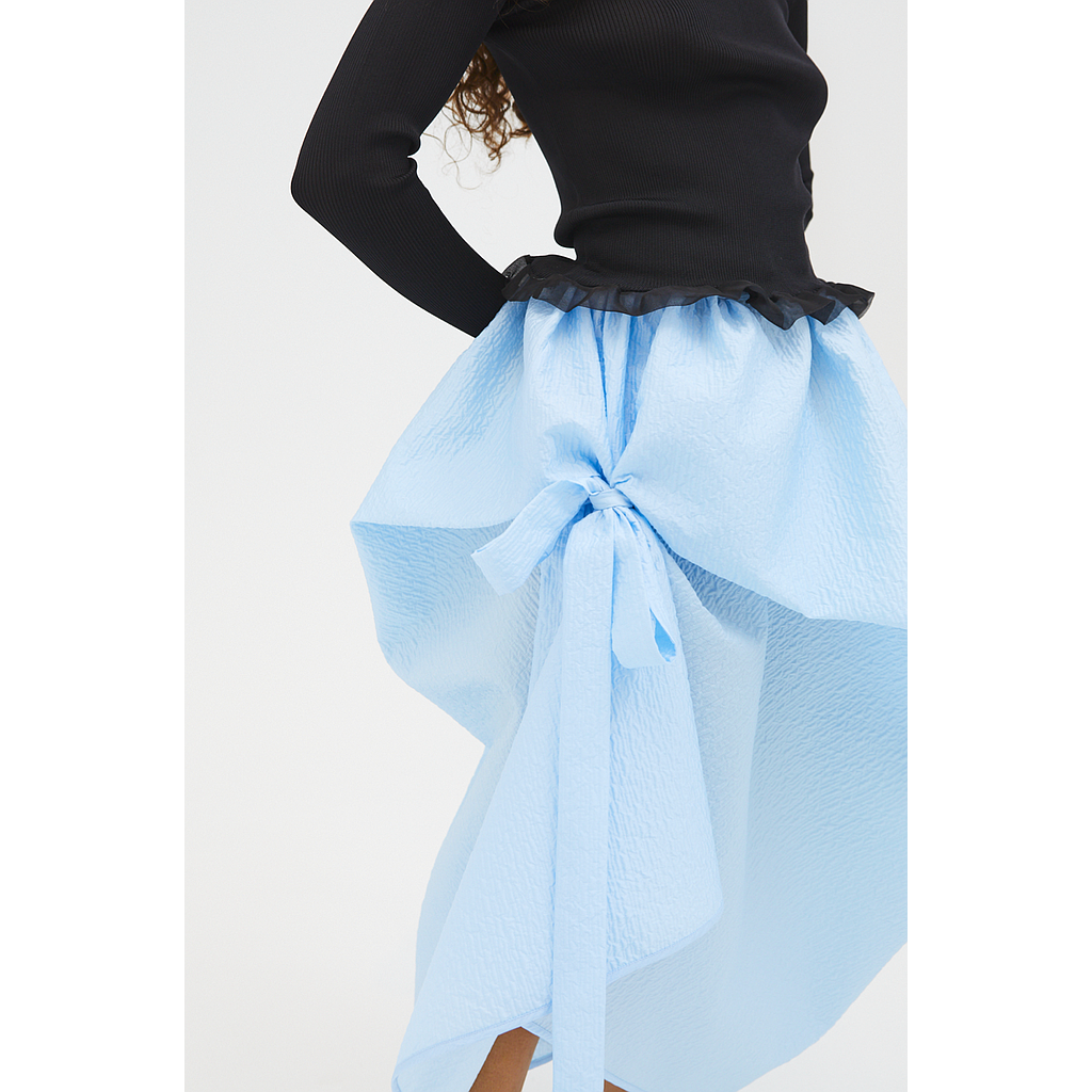 Matelassé voluminous asymmetrical skirt with bow detail