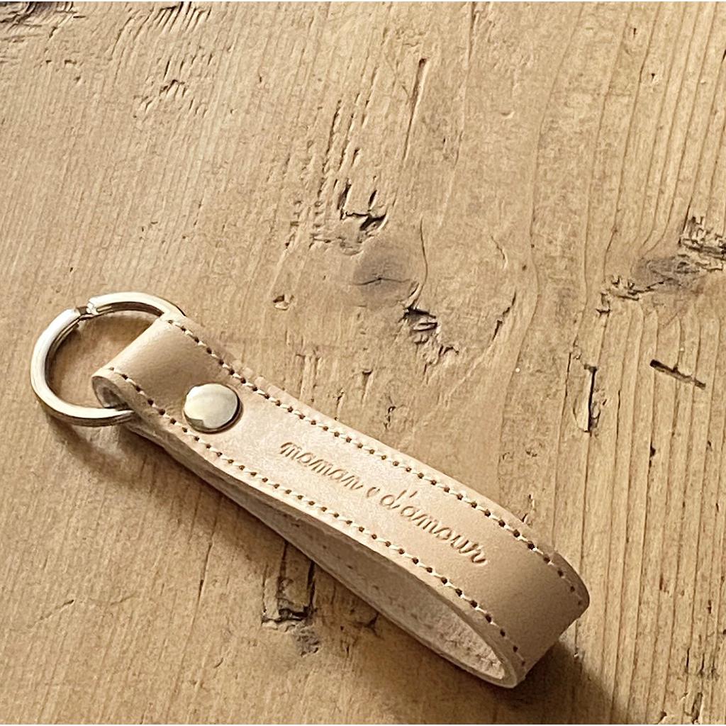 Porte clefs - Cuir naturel " Maman d'amour"