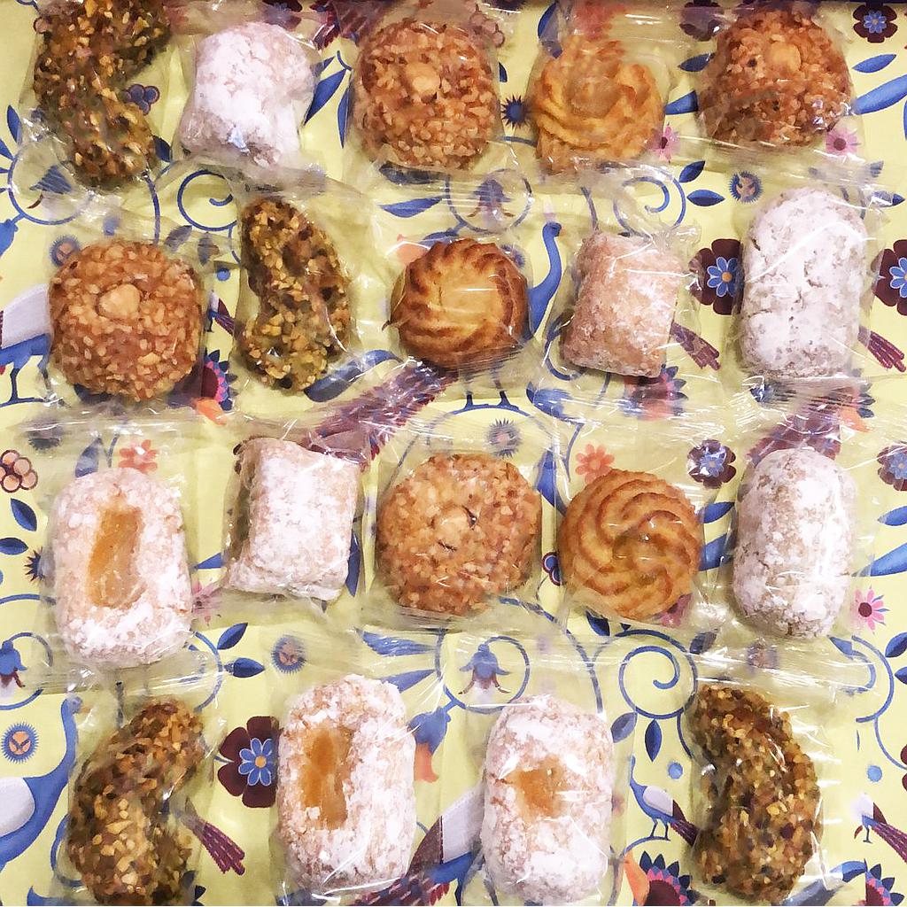 20 pièces de gâteaux de Pâte d'amande + 4 croquants