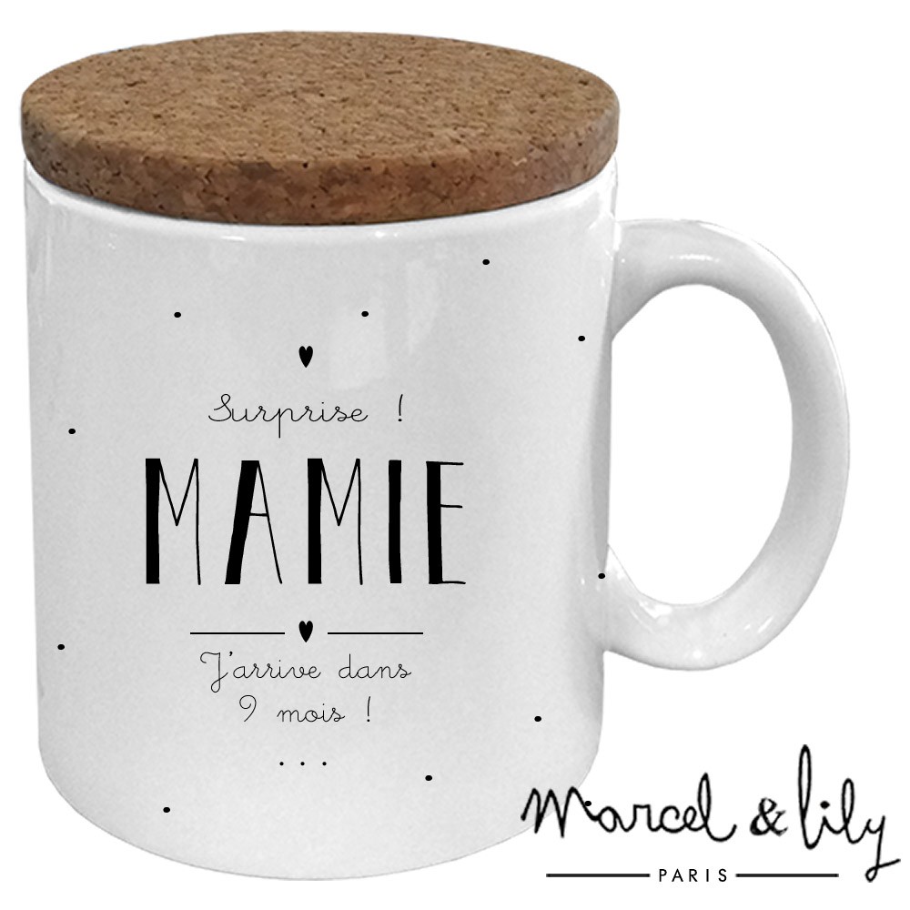 Mug avec son couvercle en liège  " Surprise Mamie"