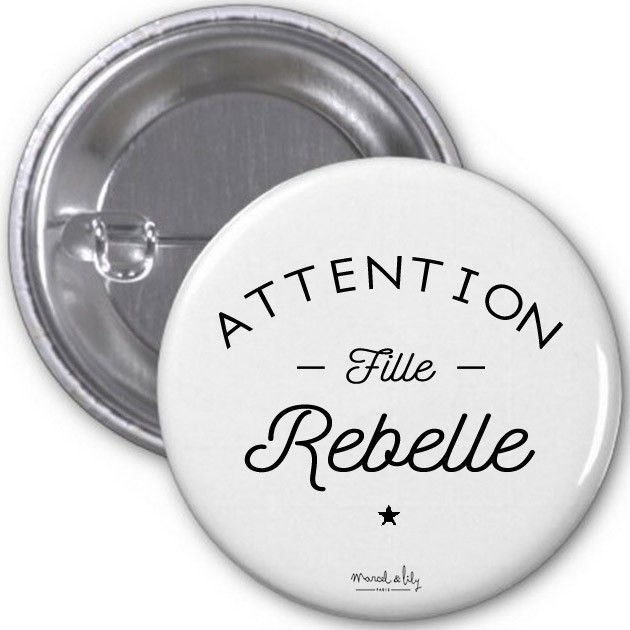 Lot de 5 Badges " Attention, fille rebelle"