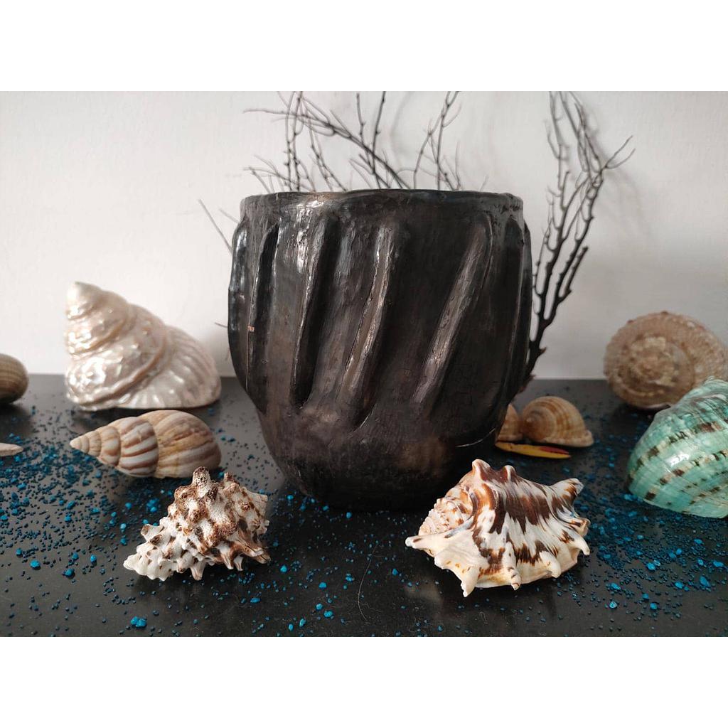 Poterie - Pot noir traits verticaux